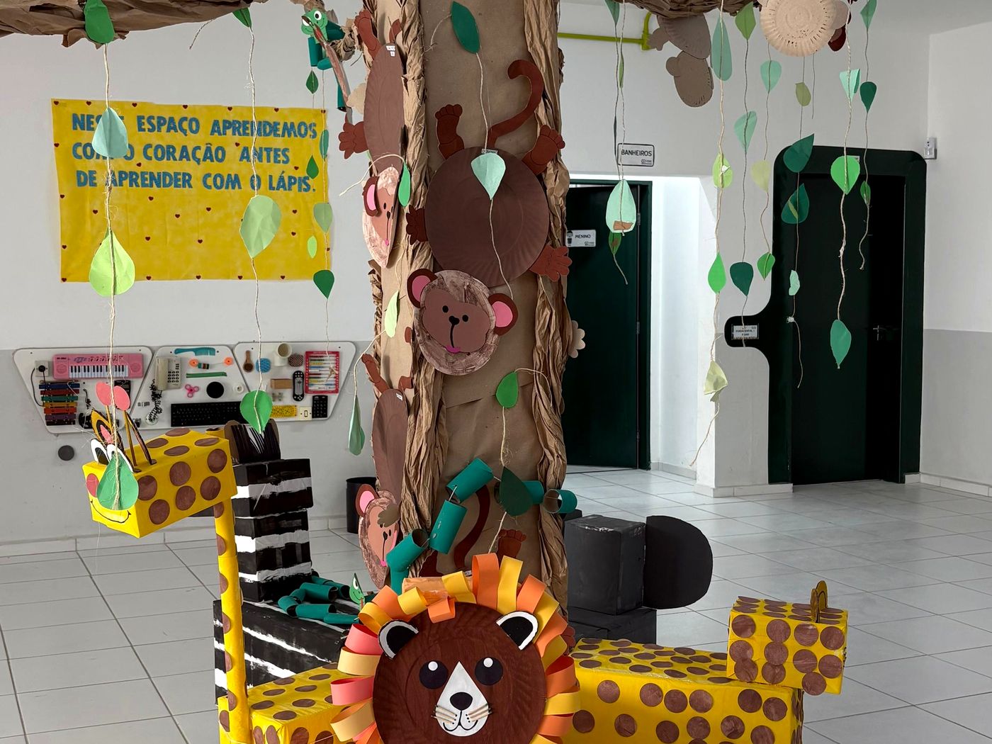 Espaço lúdico decorado para educação infantil